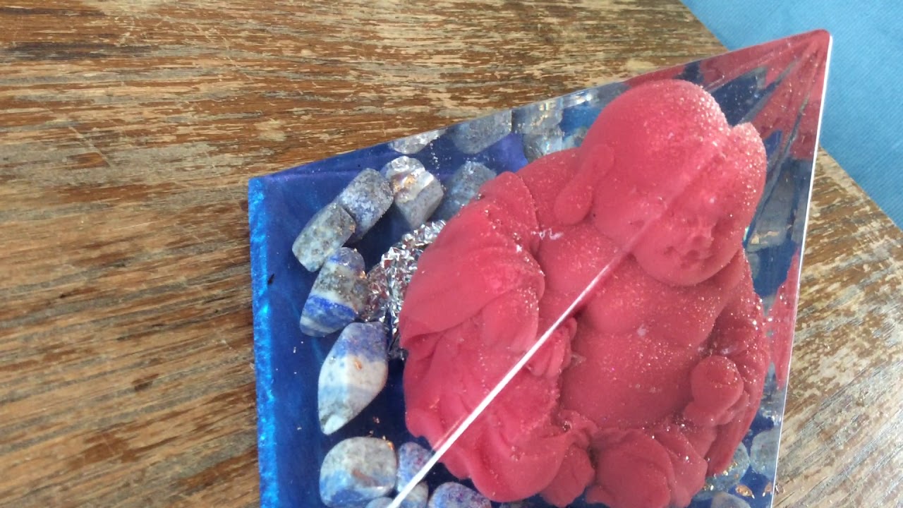 Orgonite Nubische piramide xlarge 'Lachende Boeddha'