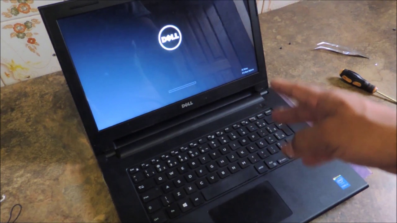 Notebook DELL apitando ao ligar