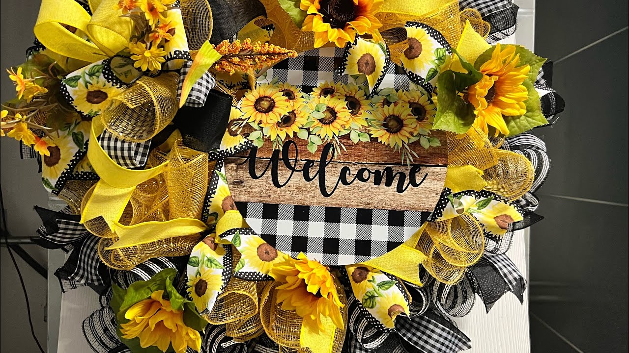 Black and White Sunflower wreath| Hard Working Mom |How to| Wreath Kit