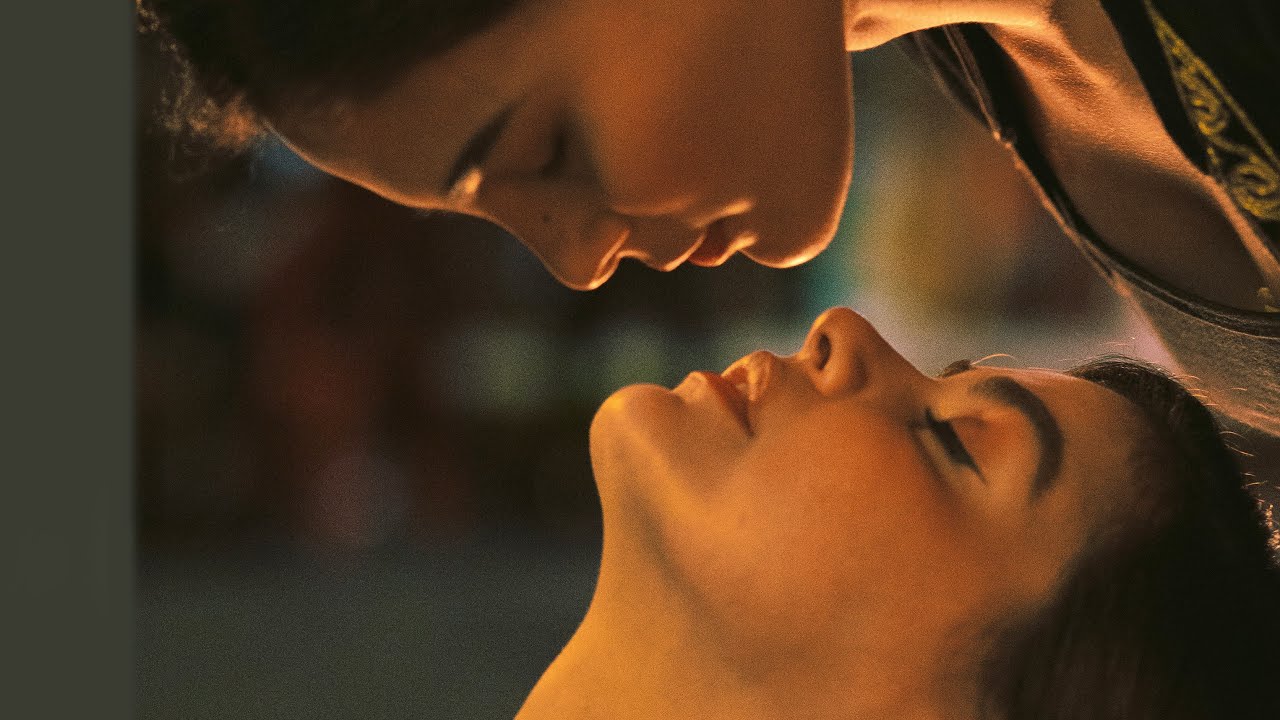Lesbian Kiss - Lesbian Kissing - Girls Kissing - Kissing - Kissing Scenes - One More Chance - Kisses