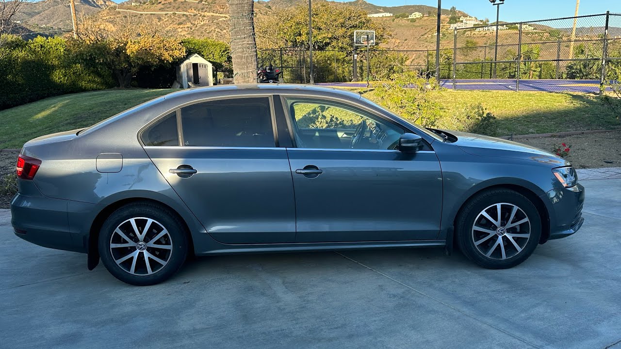 2017 Volkswagen Jetta 1.4T SE Horn (extra long road rage honk)