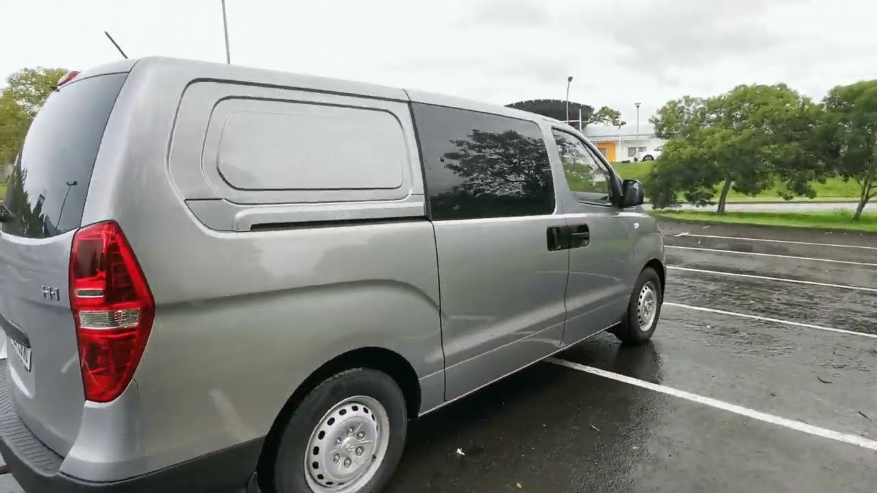 **** HYUNDAI H1 - 6 PLACES ****