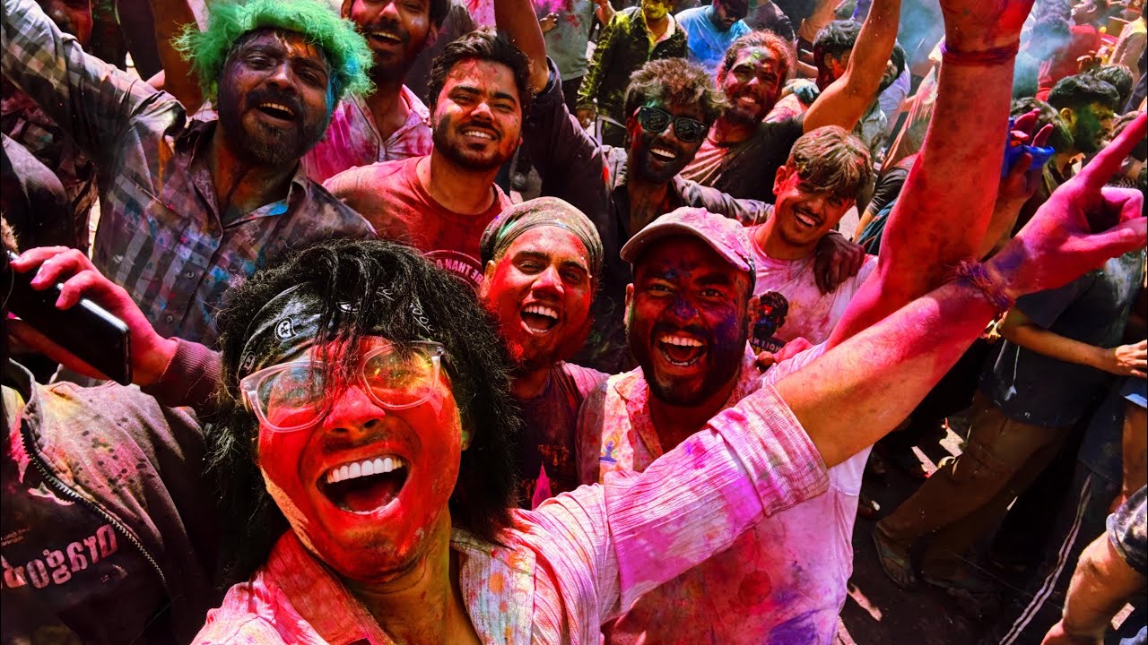 Happy holi🫠/  holi celibration in rajendra place bhot maza aya/ police be thi wha/ Bhot lok h😬