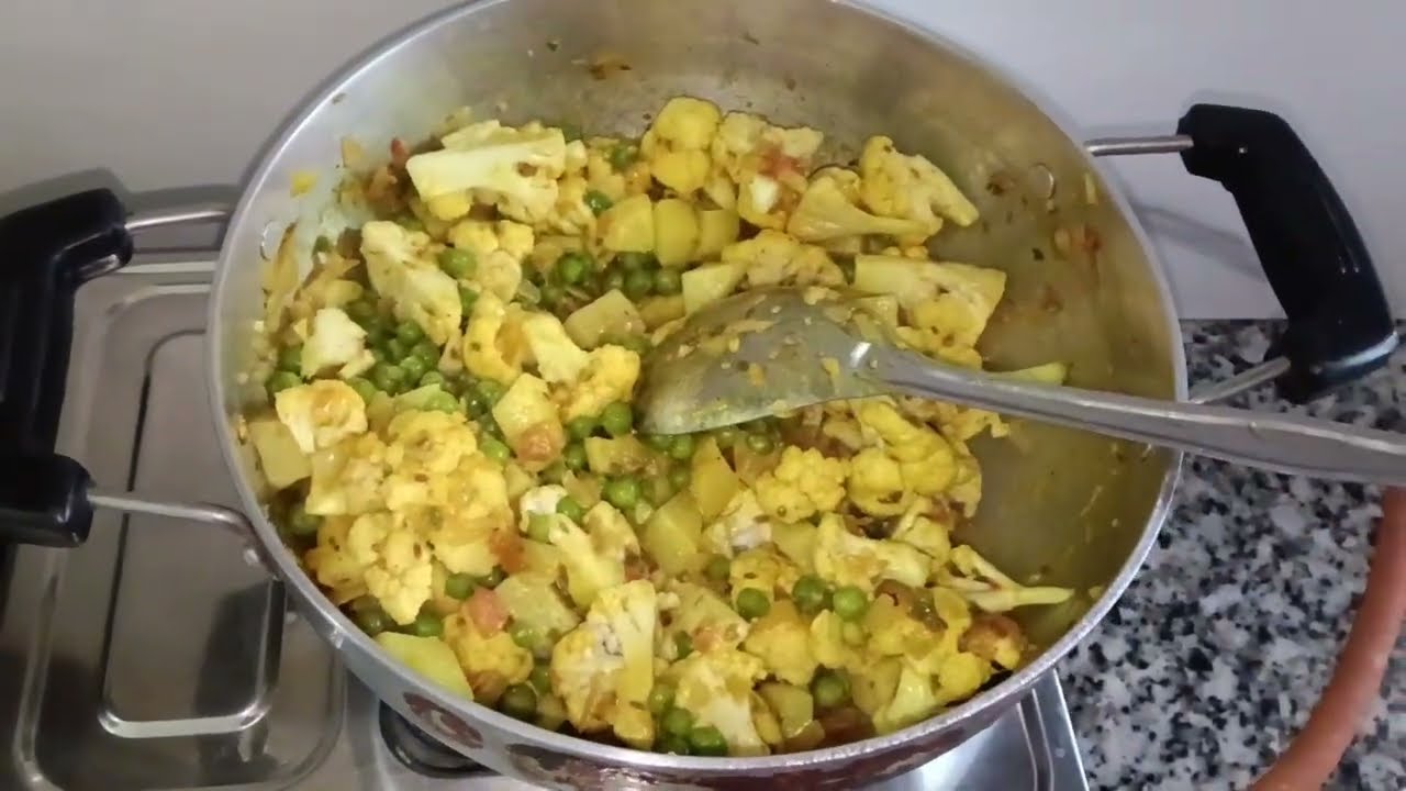 10 min chh ready aalo,matar,gobi di sabzi #food #cooking #recipe #punjabi #desifood #indianfood