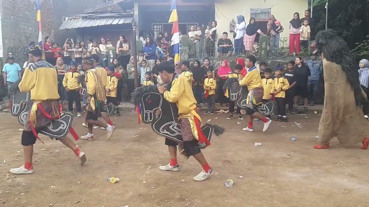 Aktrasi kuda kepang LS.CITRA BUDAYA WANGI(CBW)#sisingan #benjang #kudalumping #rajawalibenjang 