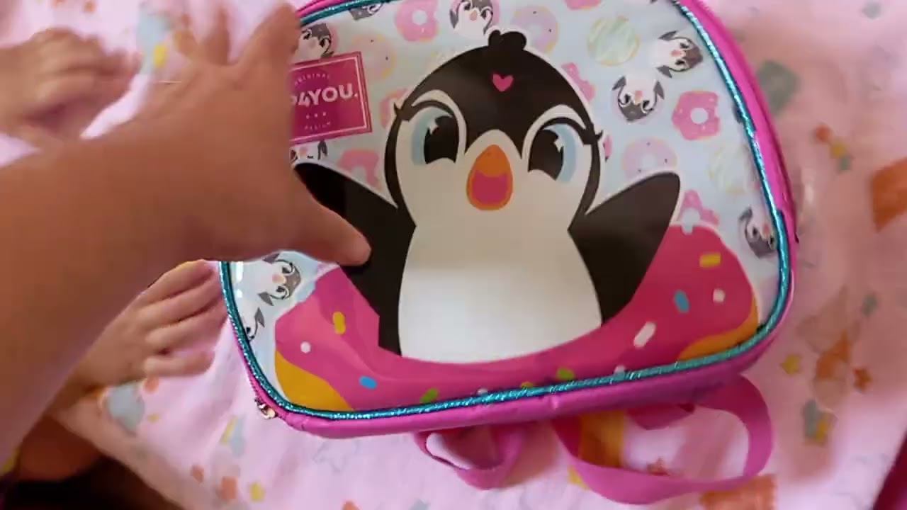 Arrumando a bolsa escolar . #baby #escola #primeiraescola