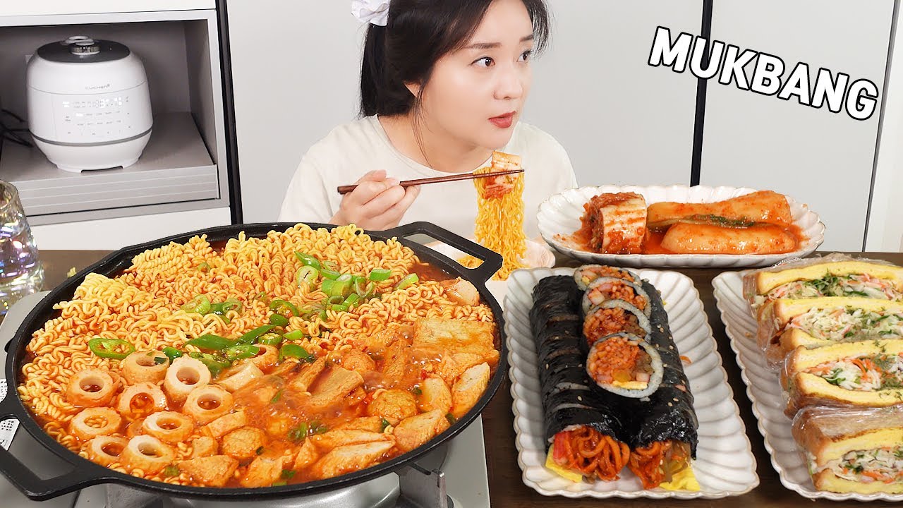 готовим мукбанг :) острые рыбные котлеты, лапша, кимбап с кальмарами, овощные тосты.