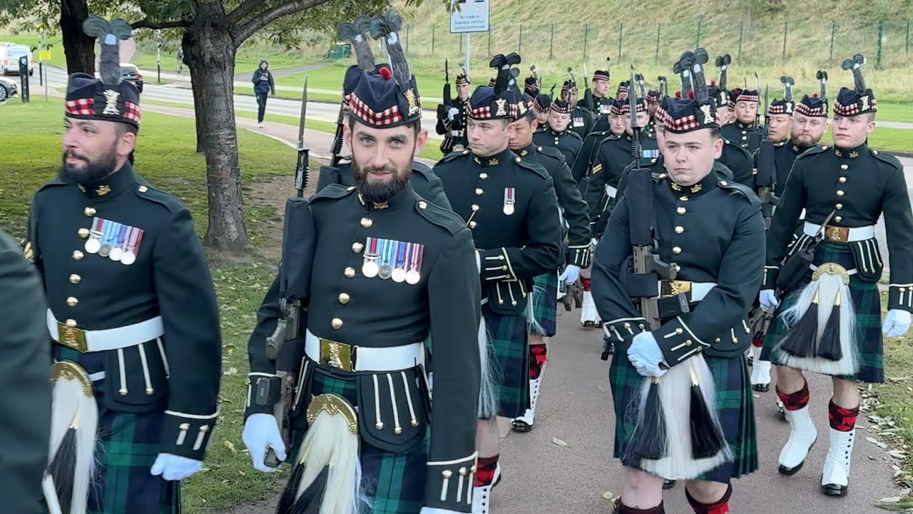 The Royal Highland Fusiliers, 2SCOTS Royal Guards Holyrood Palace| The King is in Scotland #army