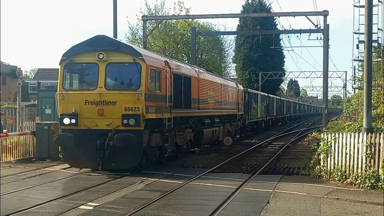 Freightliner 66623 At Navigation Rd 3/5/23