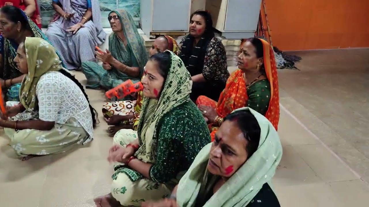 પીપળેશ્વ મહાદેવ ના મંદિરમાં આરતી કરી 