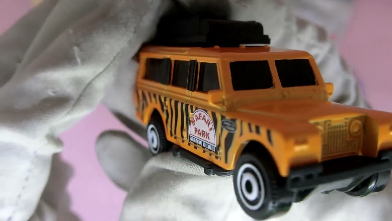 Unboxing Matchbox 1966 Land Rover Gen II & 1986 Volvo 240