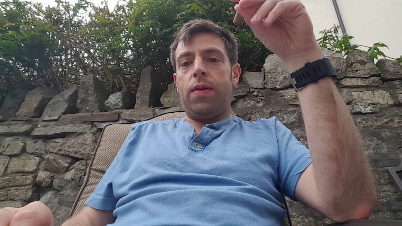 A Quick Smoke - Por Larranaga Petit Coronas - EML ABR 2014