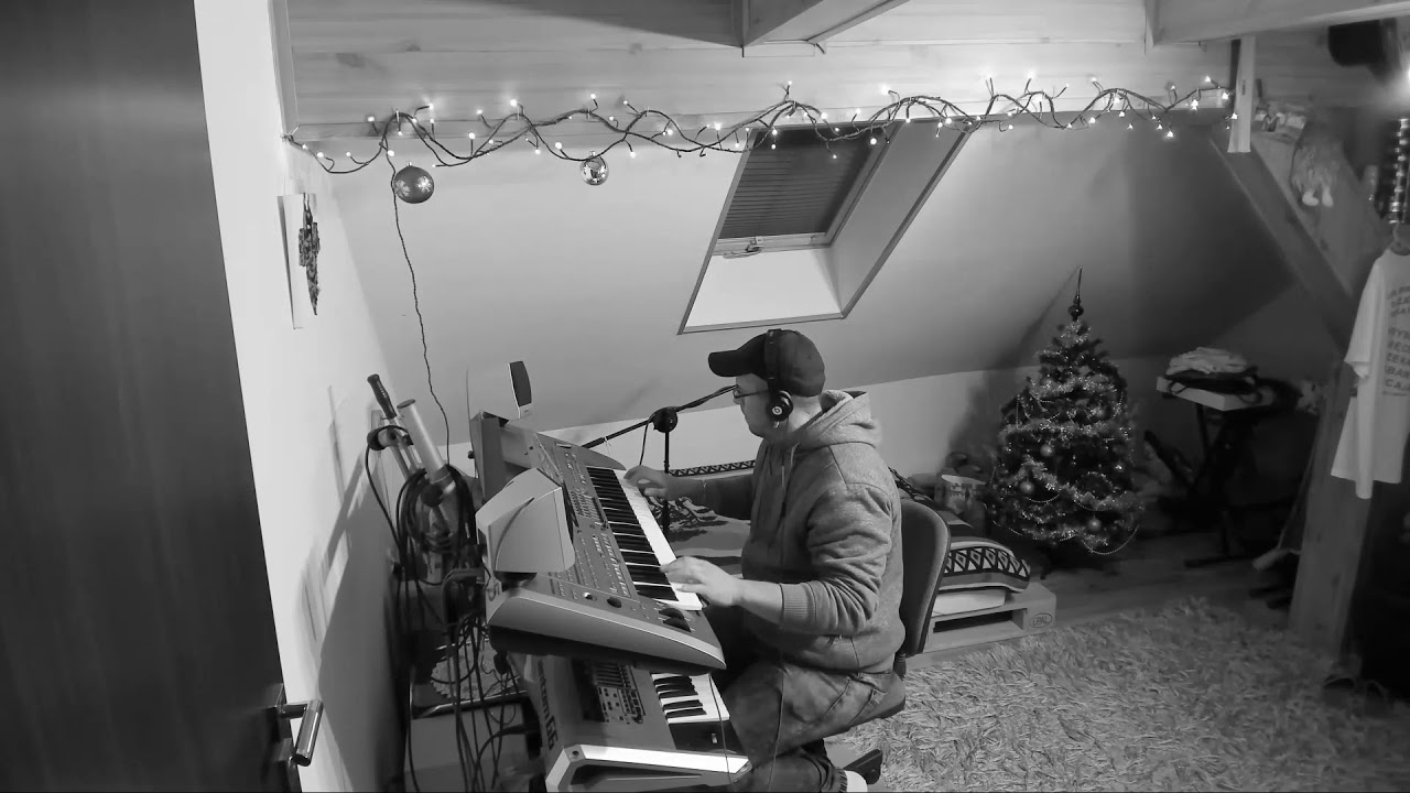 Runaway - Del Shannon ( Cover by Szatix Live ) Yamaha Tyros 5 Black&Withe