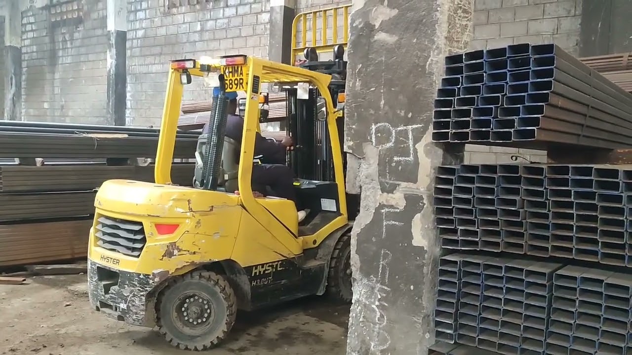 How to manoeuvre with a forklift p@2 {subscribe}