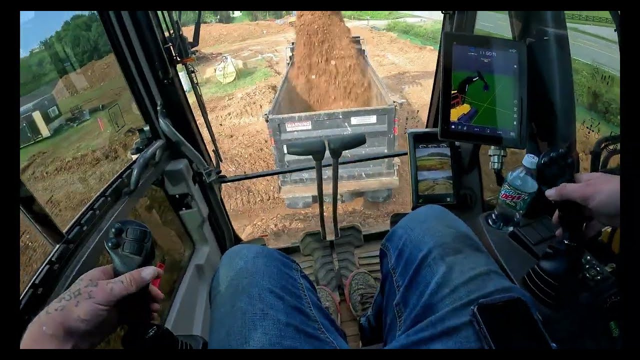 Volvo EC220EL loading Trucks, (Chest Cam GoPro Hero11 Black) TimeLapse Speed x1.4