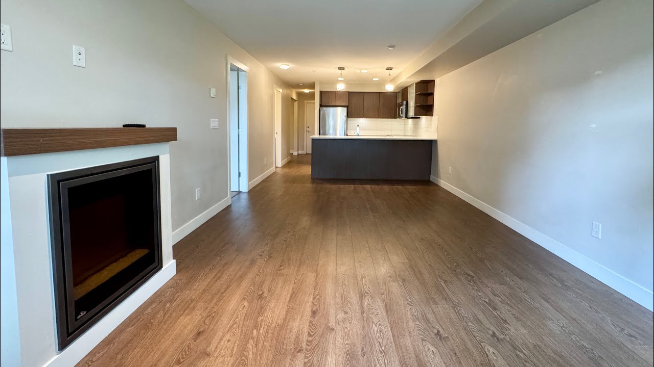 OVERSIZED 1 BED 1 BATH PLUS HUGE DEN UNIT IN CONVENIENT LOCATION OF LANGLEY CITY 