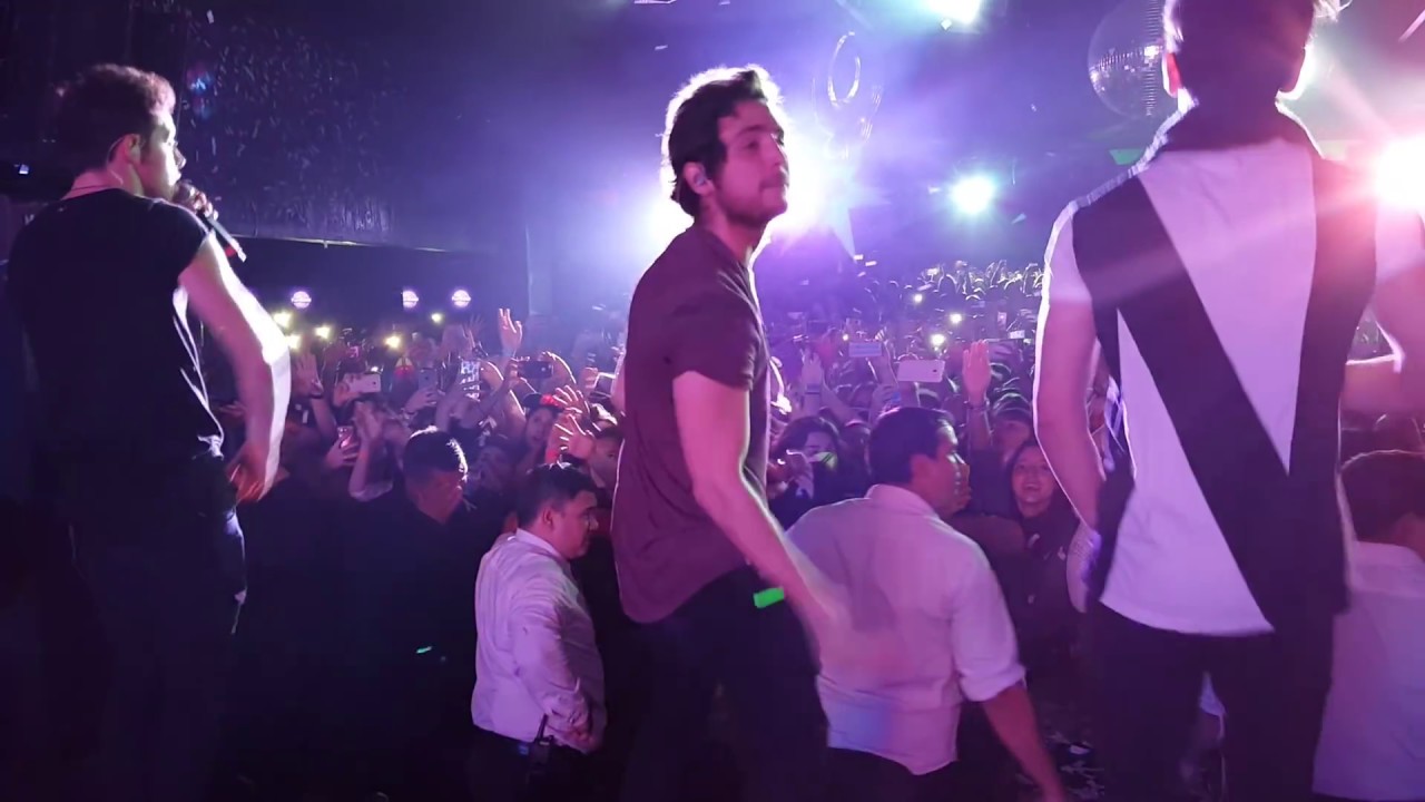 Version de SORRY por Agus Bernasconi Ruggero Pasquarelli y Maxi Espindola en VIVO