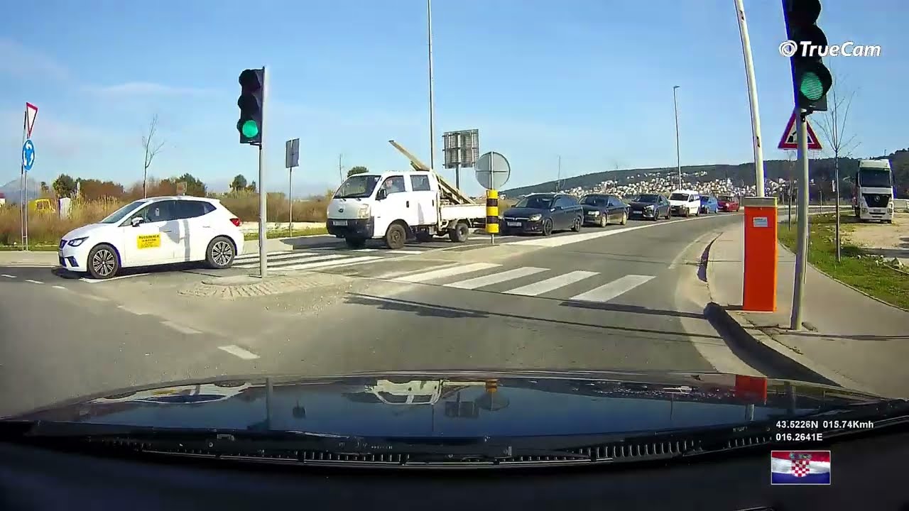 Vožnja Mostom hrvatskih branitelja Kopno - Čiovo🚙 do starog mosta u Trogiru  od Jadranske magistrale
