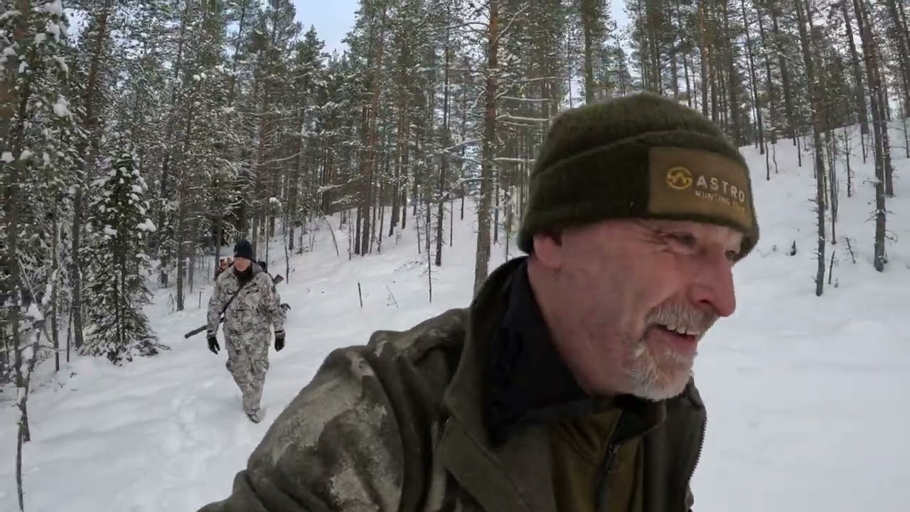 Med jakteleverna på jaktgymnasiet på rävjakt.