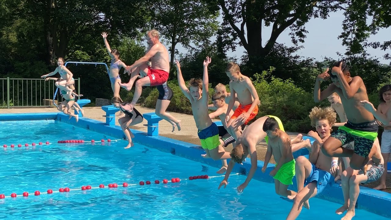 Burgemeester opent zwemseizoen Zoeterwoude op ludieke wijze (7 juni 2023)