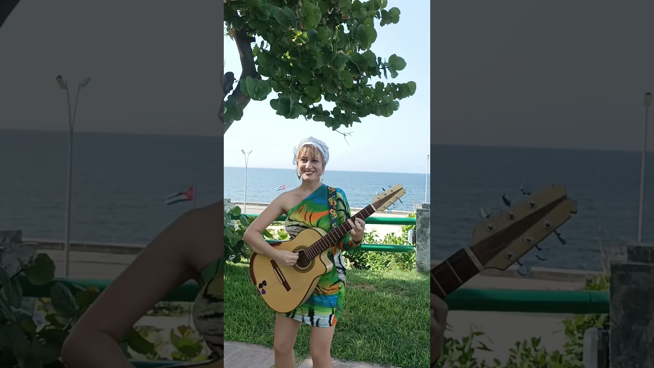 Chang&uuml;&iacute;seando en el malec&oacute;n de La Habana 🎶💚 #janytresera #trescubano #changui