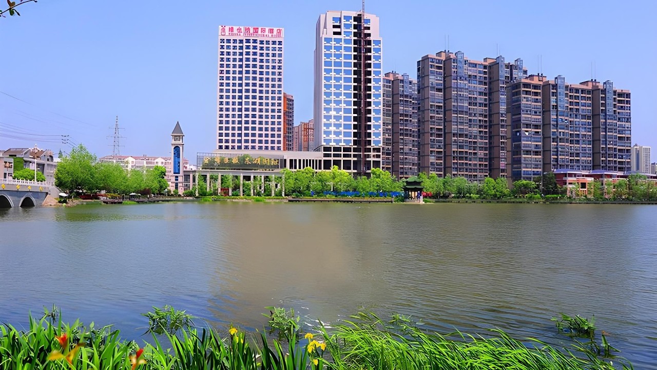 Vienna International Hotel Tianmen Wanda Plaza Donghu | Tianmen, China | Hotel Review 🛏️