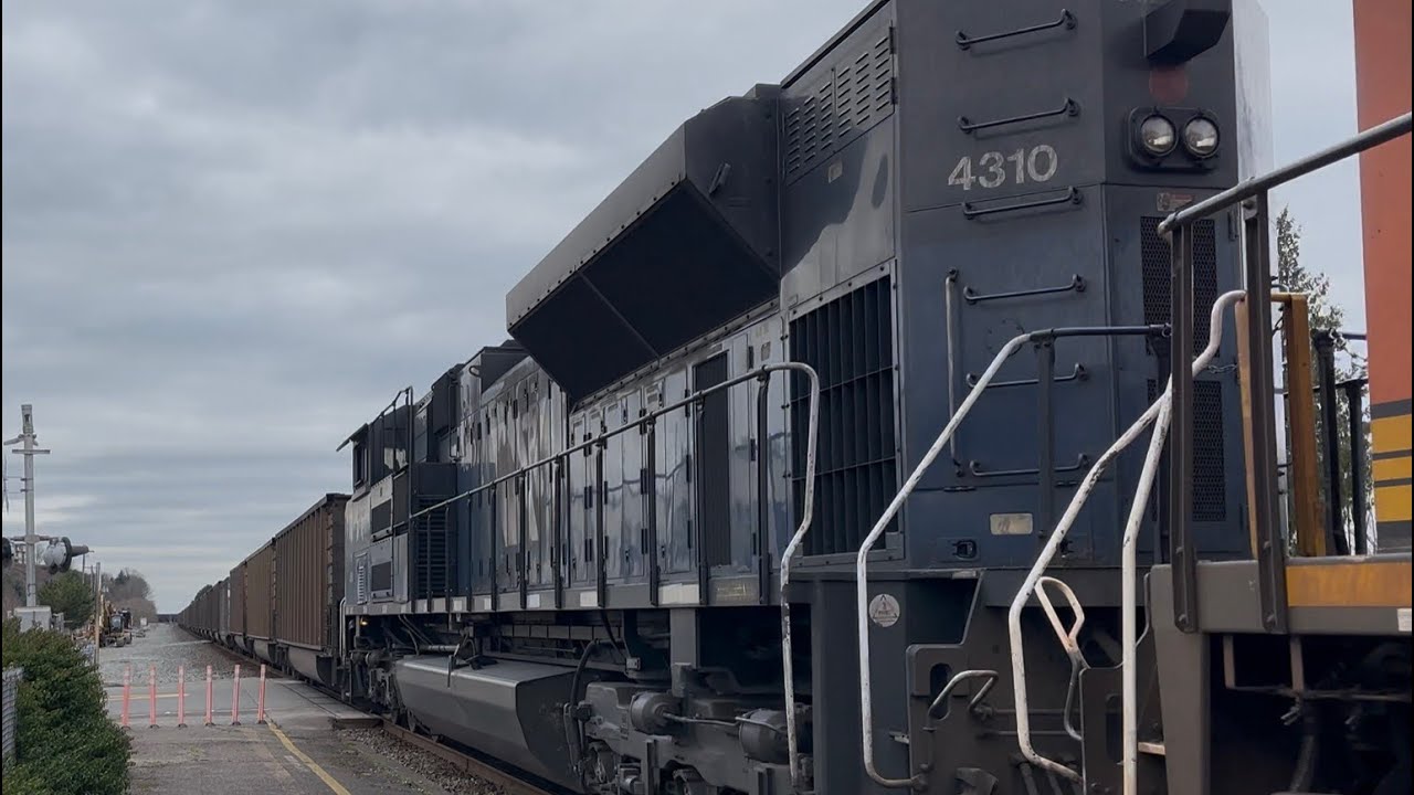 Horn Salutes & MRL | Railfanning at Edmonds.