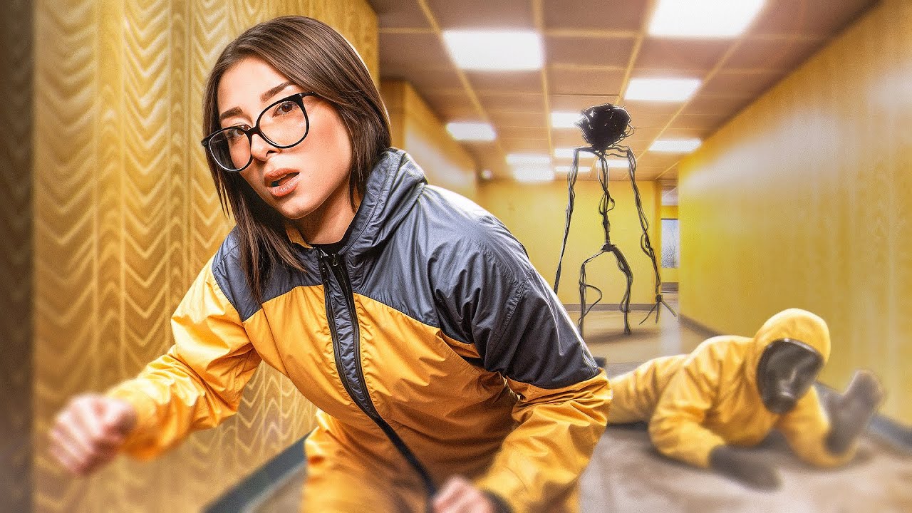 JE SUIS BLOQUÉE DANS LES BACKROOMS (JE PETE UN CÂBLE!!)