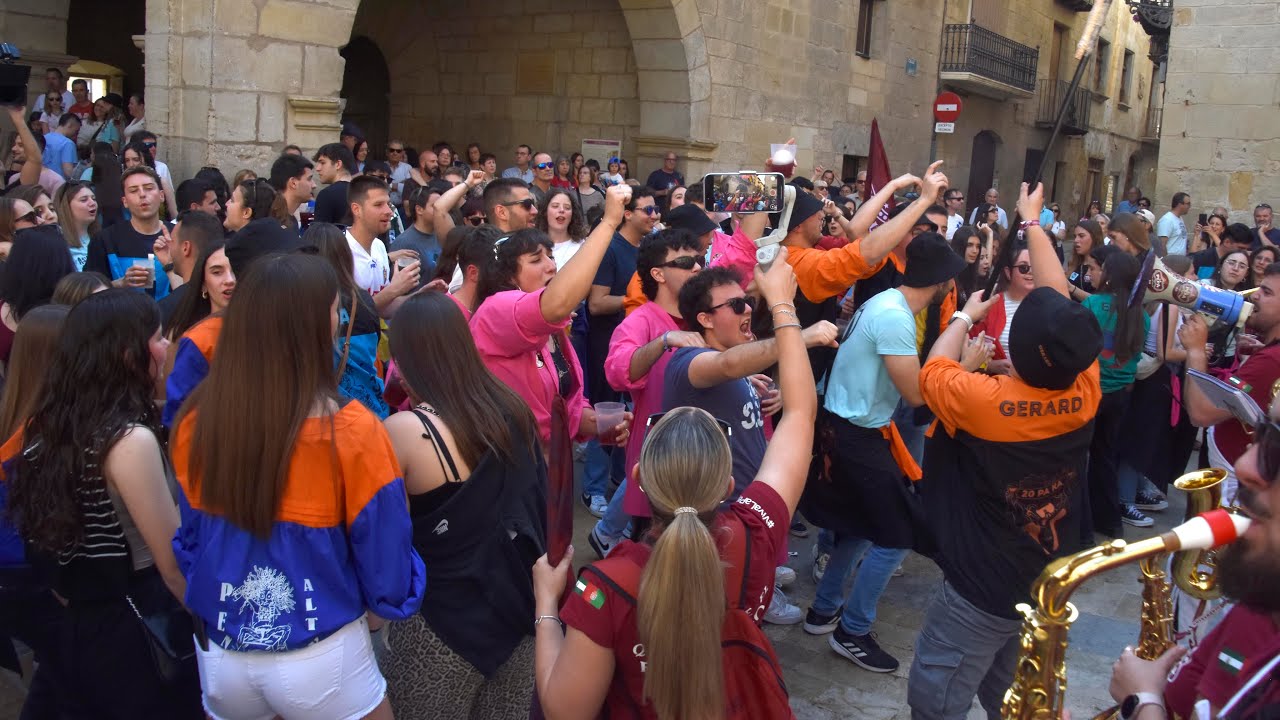 ‘Quart de to’ s'emporta el primer premi del concurs de xarangues de Vall-de-roures