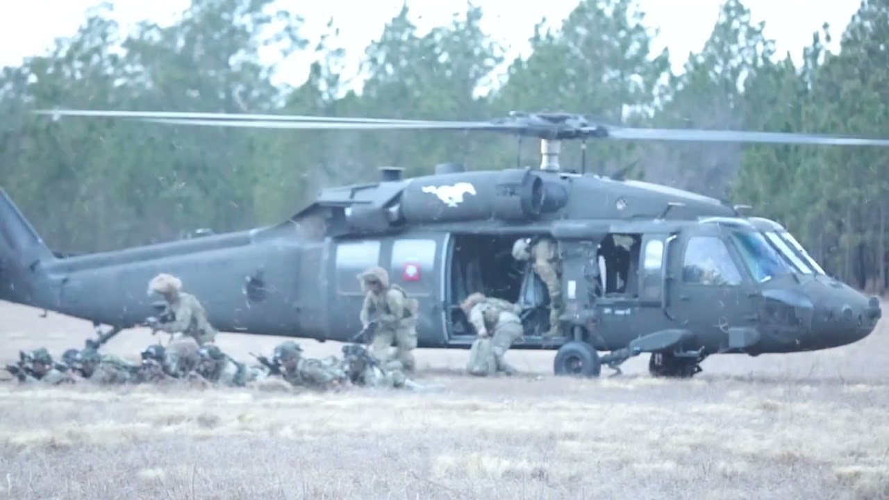 2BCT Paratroopers Conduct Air Assault