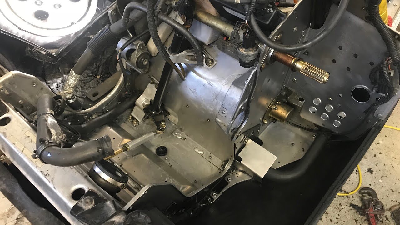 05 RMK 900 Motor Removal