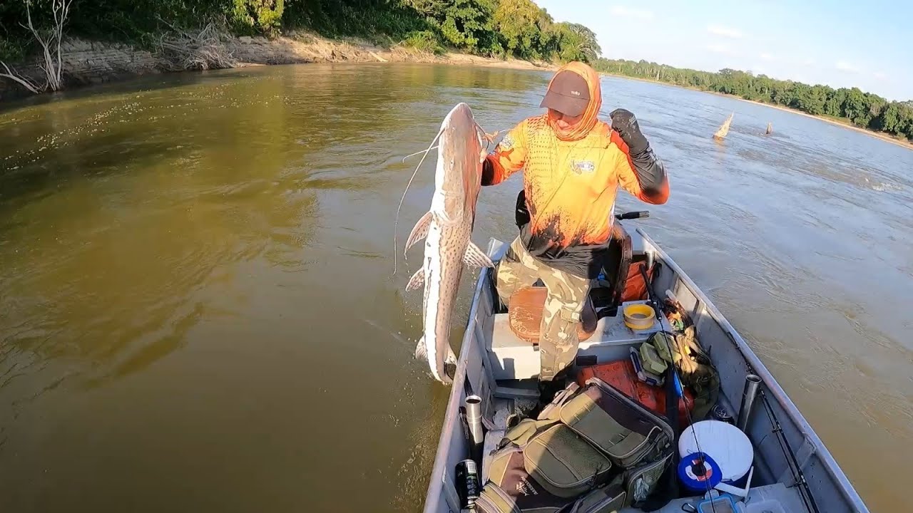 Acaba el primer día en el encuentro anual de pesca en el Charcon con 4 increíbles peces monstruo!