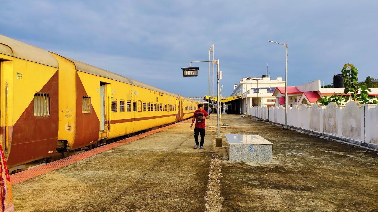 Train Journey in 13174 Subroom - Sealdah Kanchanjunga Express | Last station in North East India