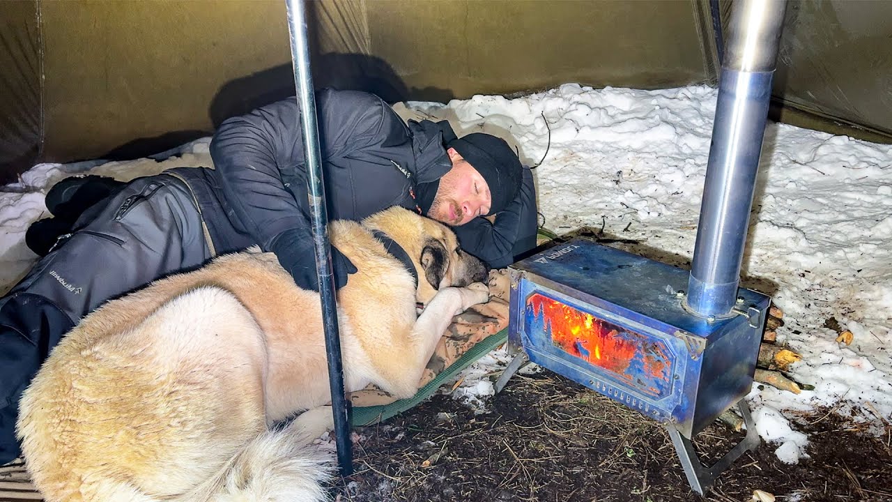 Зимний поход с горячей палаткой в снежную бурю! - Дровяная печь, холодная погода, снегопад
