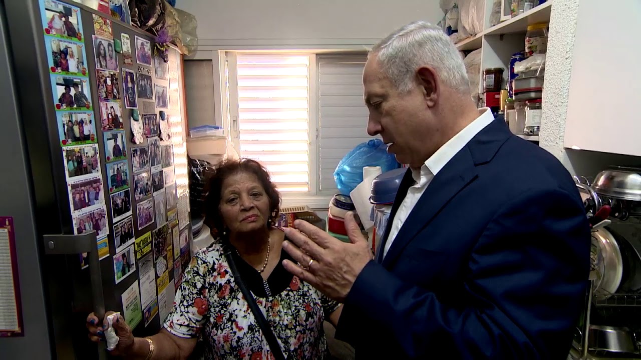 PM Netanyahu meets with Sophia, resident of South of Tel Aviv