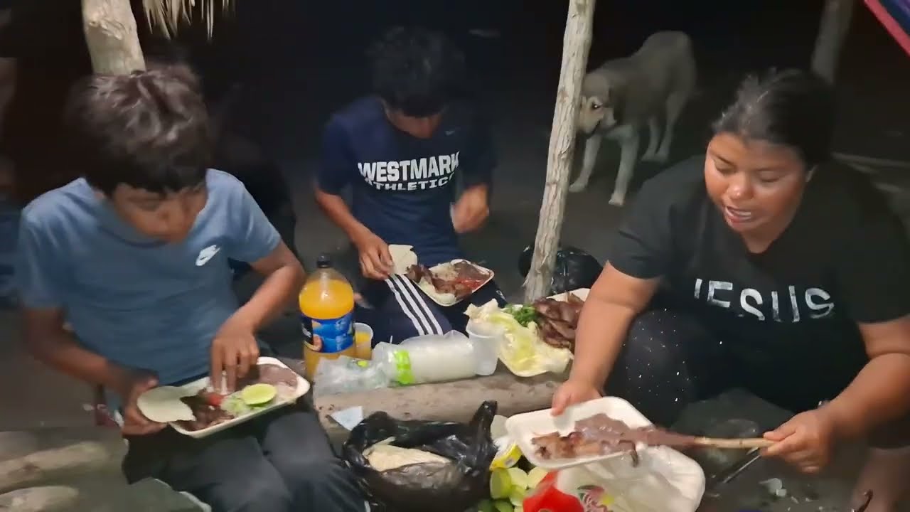 Rosi si Disfruta Su Deliciosa Cena😋Churrasco Rico y Sabrozo Jonatah