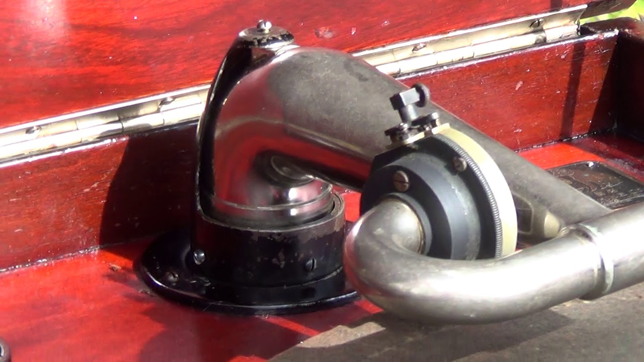 A look at early and late Victor Victrola VV-IX machines