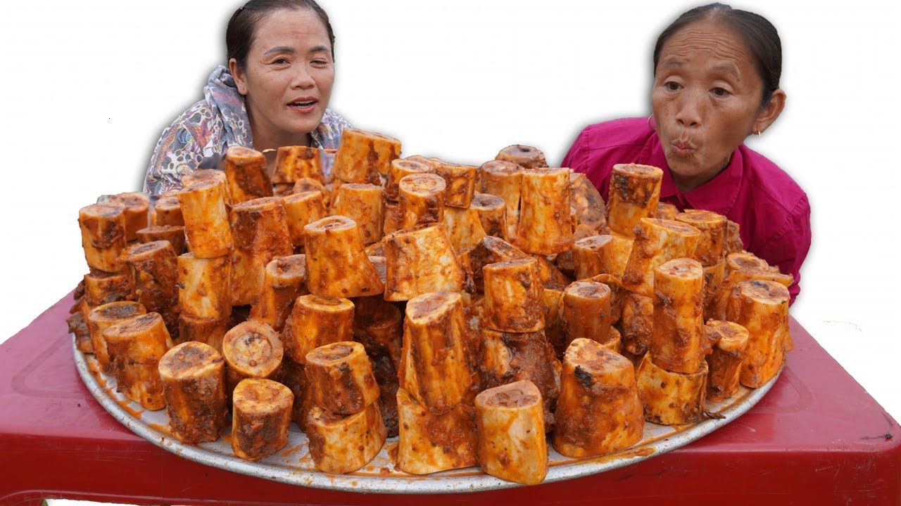 Bà Tân Vlog - Thử Thách Làm Mâm Xương Ống Tủy Bò Nướng Sa Tế Siêu Cay Khổng Lồ