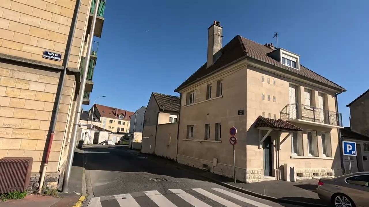 Parvis de la gare vers Ile Saint Maurice