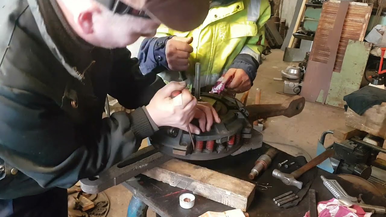 Massey-Ferguson 185 Kytkimen kokoaminen