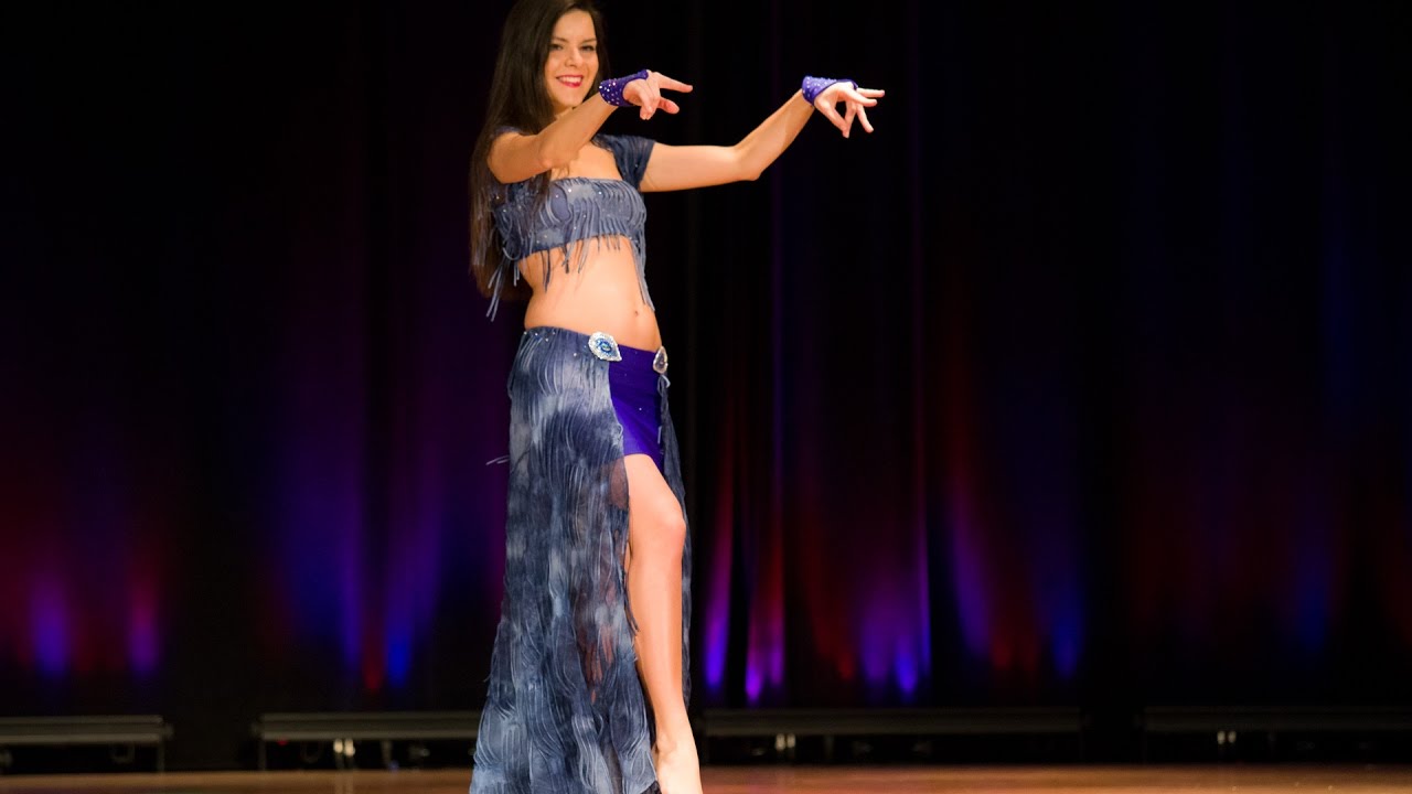 Iris performing to Ahlam Solayman