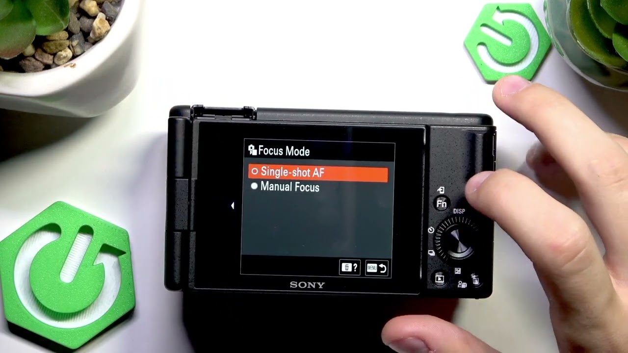 SONY ZV-1F &ndash; How to Change Focus Mode