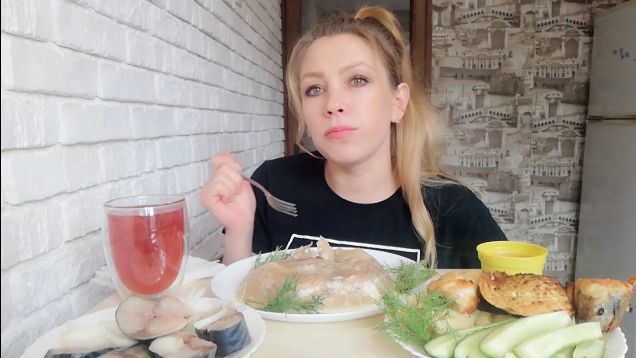 Мукбанг много еды //холодец, рыба, картошка.