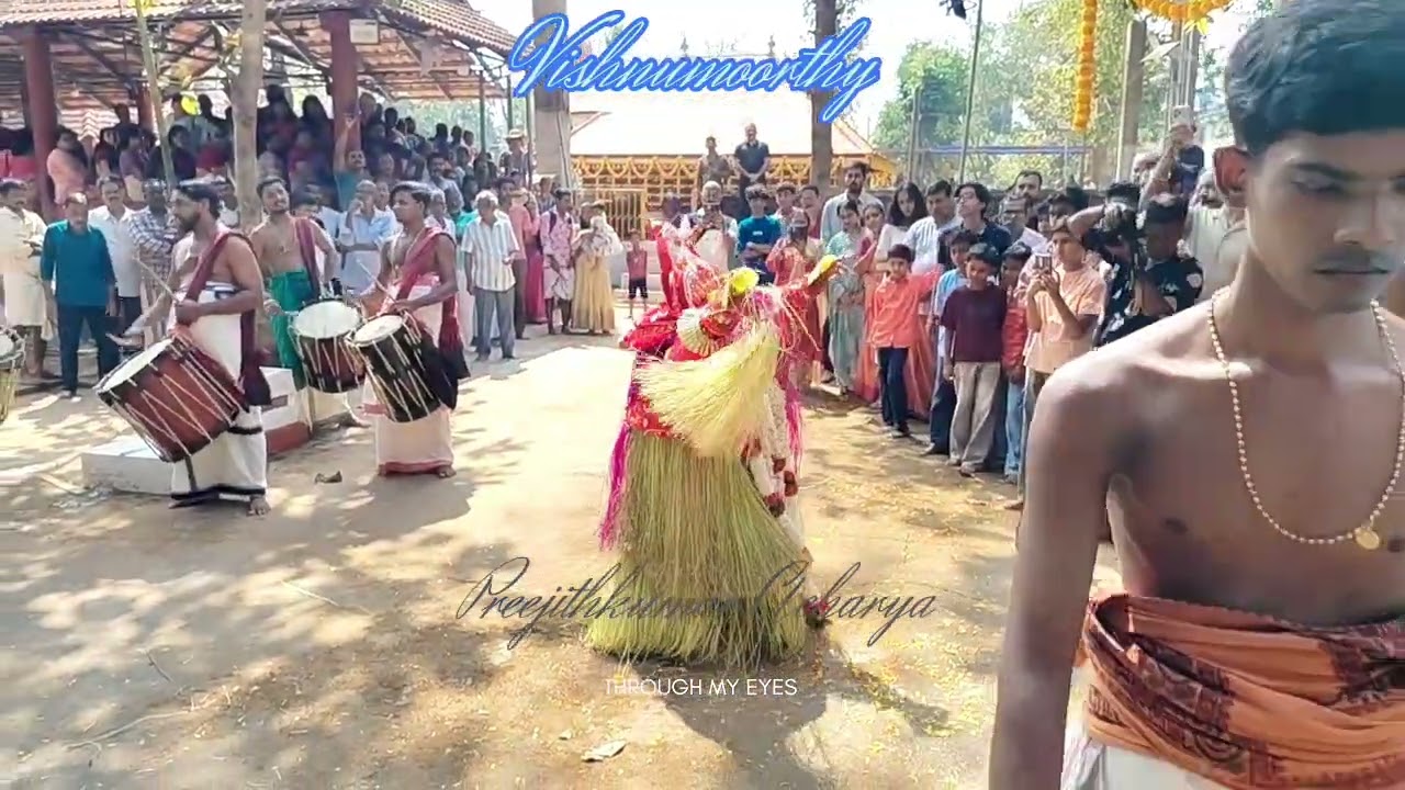 വിഷ്ണുമൂർത്തി - വളപട്ടണം ശ്രീ മുച്ചിലോട്ട് കാവിൽ കെട്ടിയാടിയ വിഷ്ണുമൂർത്തി തെയ്യം 