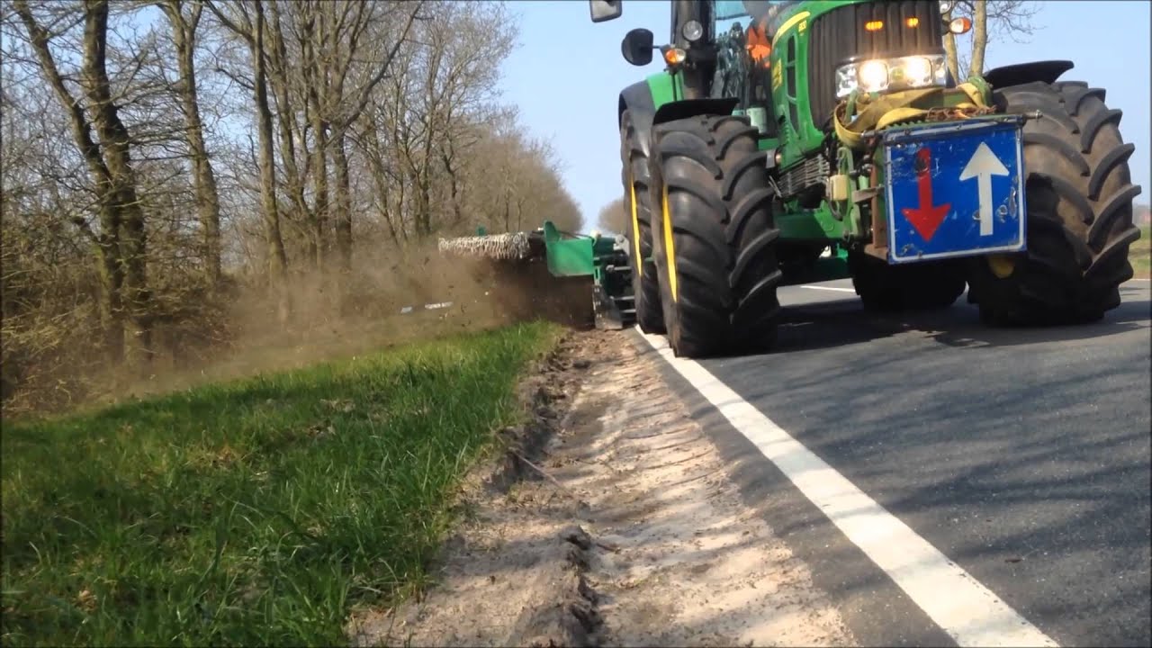 Bankettfräse SP61 an einer Landstrasse
