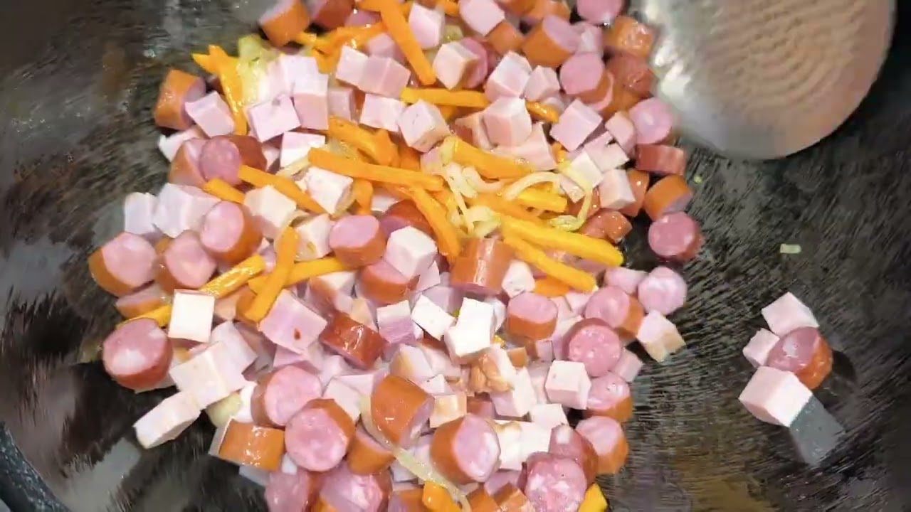 Макароны с копчёностями в казане