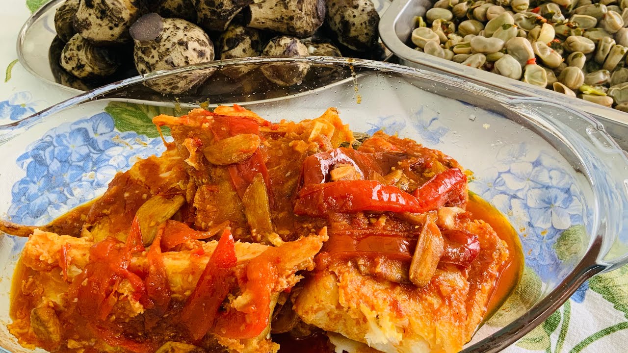 Almoço  de Hoje …Bacalhau Frito com Molho de Vilão e Favas Escoadas como minha Mãe fazia Antigamente