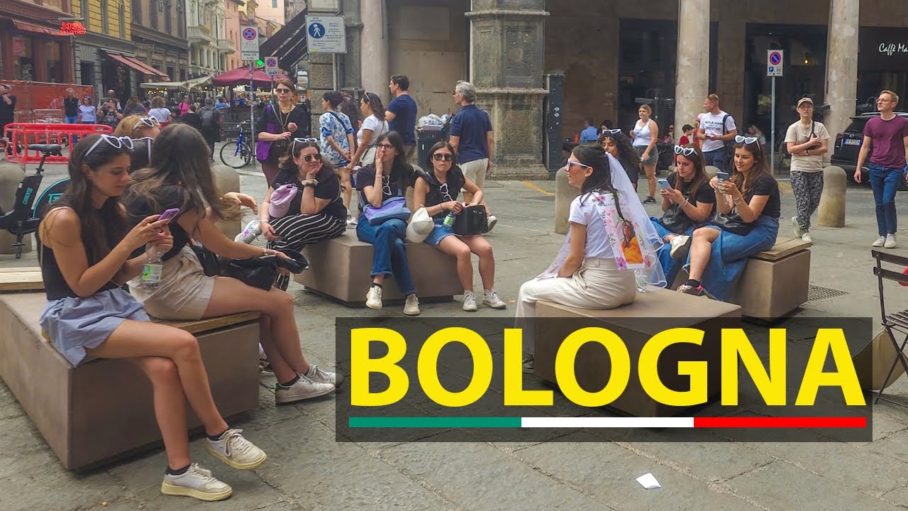 🇮🇹 Bologna City Walk 4K (1h) 🚶 Relaxing Background Sounds & Italian Architecture