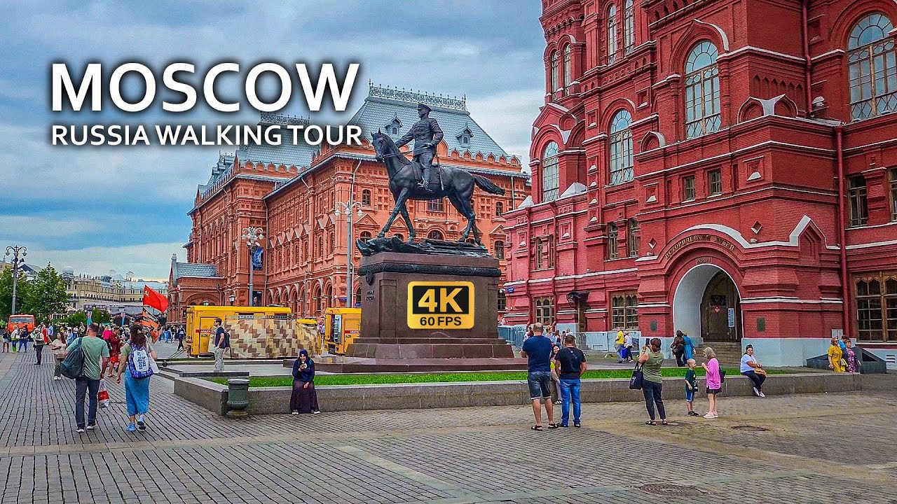 Red square walking tour 2023 | Thousands of tourists near Kremlin in Moscow, Russia