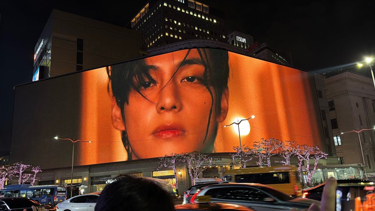 신세계백화점 미디어 파사드 박효신 & 뷔 winter ahead